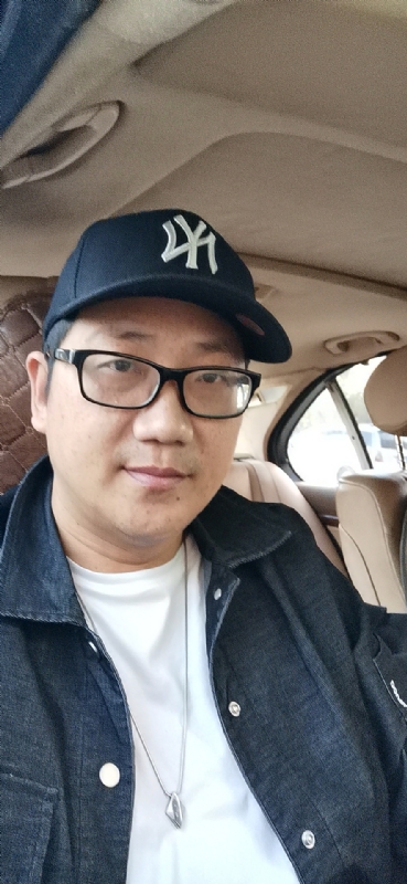 拥抱幸福的第一张照片--松溪征婚网